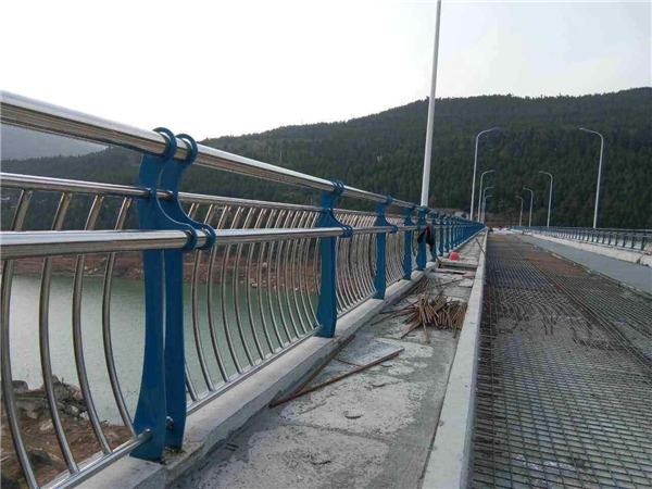 延安不锈钢桥梁护栏的特点及其在桥梁安全中的重要作用